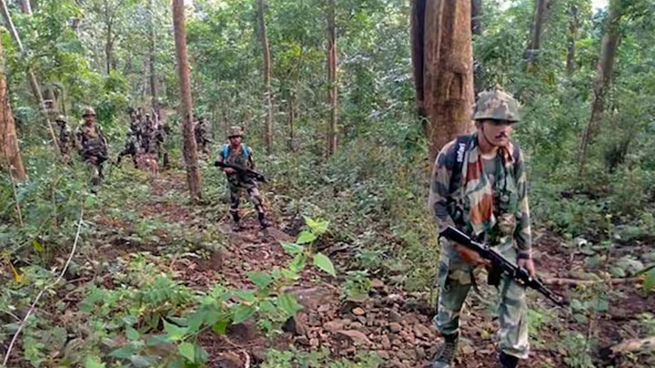 Operation Kagar | బీజాపూర్లో మరో భారీ ఎన్కౌంటర్.. ఏడుగురు మావోయిస్టుల మృతి Operation Kagar | బీజాపూర్లో మరో భారీ ఎన్కౌంటర్.. ఏడుగురు మావోయిస్టుల మృతి