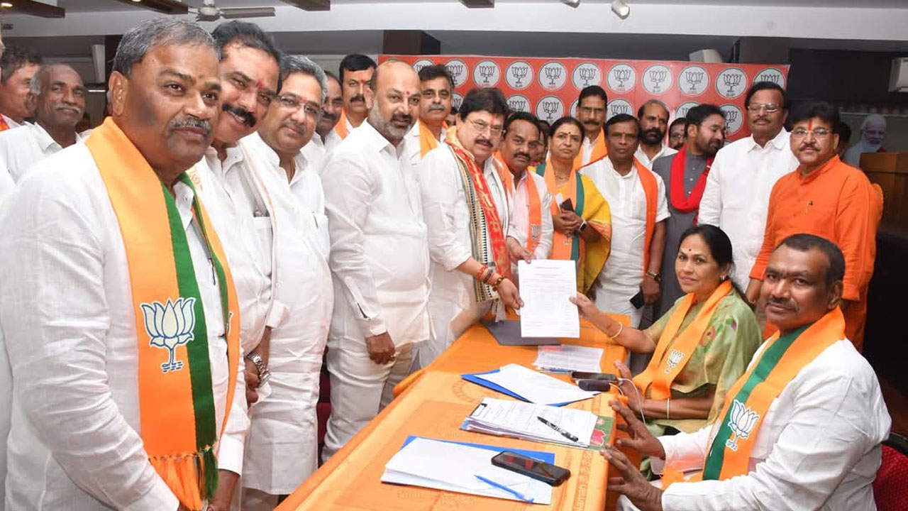 BJP State Chief | బీసీల చెవిలో ‘కమలం’ పువ్వు? BJP State Chief | బీసీల చెవిలో ‘కమలం’ పువ్వు?
