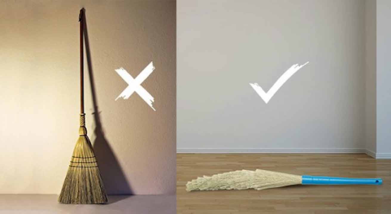 Broom Vastu Tips | ‘చీపురే’ కదా అని చీప్గా చూడకండి..! దాన్ని నిలబెట్టాలా..? పడుకోబెట్టాలా..? Broom Vastu Tips | ‘చీపురే’ కదా అని చీప్గా చూడకండి..! దాన్ని నిలబెట్టాలా..? పడుకోబెట్టాలా..?