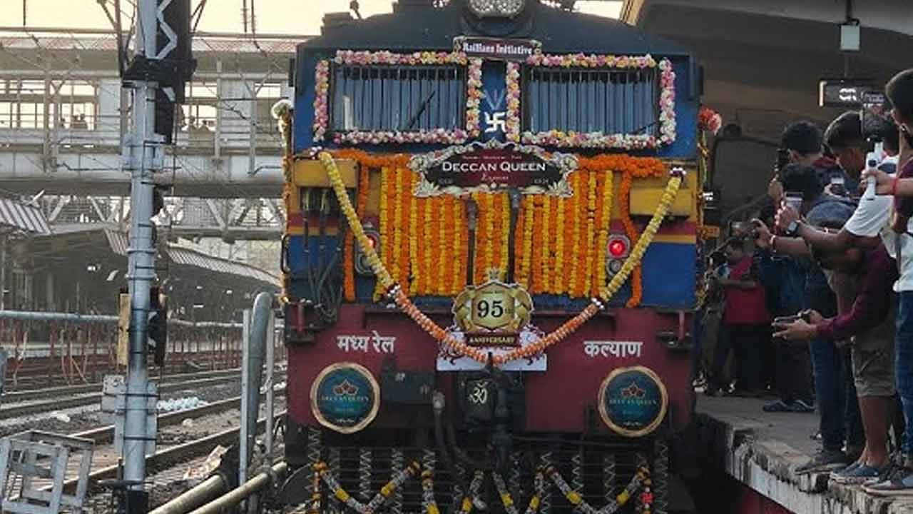 Deccan Queen | దయచేసి వినండి.. ఘనంగా ‘డెక్కన్ క్వీన్’ పుట్టిన రోజు వేడుకలు Deccan Queen | దయచేసి వినండి.. ఘనంగా ‘డెక్కన్ క్వీన్’ పుట్టిన రోజు వేడుకలు