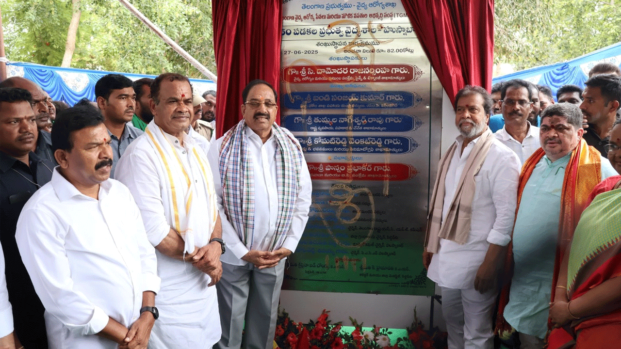 Komatireddy Venkat Reddy | అభివృద్ధి, సంక్షేమంతో ముందడుగు.. మంత్రి కోమటి రెడ్డి వెంకట్ రెడ్డి Komatireddy Venkat Reddy | అభివృద్ధి, సంక్షేమంతో ముందడుగు.. మంత్రి కోమటి రెడ్డి వెంకట్ రెడ్డి