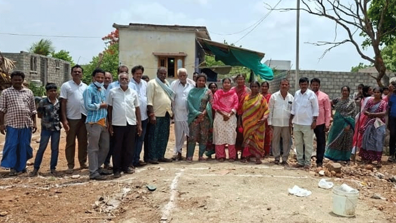 Indiramma Indlu | మిర్యాలగూడలో ఇందిరమ్మ ఇళ్లకు లబ్ధిదారుల భూమిపూజ Indiramma Indlu | మిర్యాలగూడలో ఇందిరమ్మ ఇళ్లకు లబ్ధిదారుల భూమిపూజ