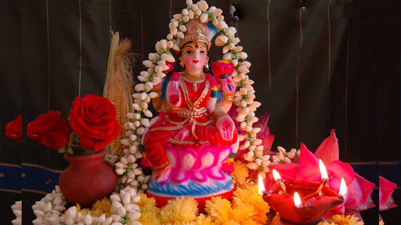 Lakshmi Devi Pooja | శుక్రవారం ఈ పనులు చేస్తున్నారా..? ‘లక్ష్మీదేవి’తో జర జాగ్రత్త..! Lakshmi Devi Pooja | శుక్రవారం ఈ పనులు చేస్తున్నారా..? ‘లక్ష్మీదేవి’తో జర జాగ్రత్త..!