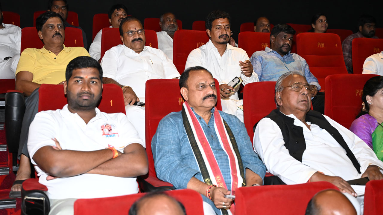 Mahesh Goud: ఫూలే.. మూవీని అందరూ చూడాలి Mahesh Goud: ఫూలే.. మూవీని అందరూ చూడాలి