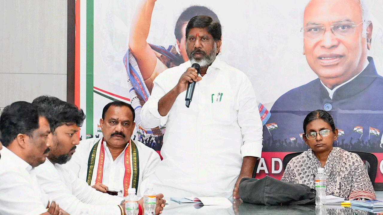 Mallu Bhatti Vikramarka | రైతు భరోసాపై భట్టి కీలక వ్యాఖ్యలు.. మంగళవారం రైతు సంబరాలు Mallu Bhatti Vikramarka | రైతు భరోసాపై భట్టి కీలక వ్యాఖ్యలు.. మంగళవారం రైతు సంబరాలు