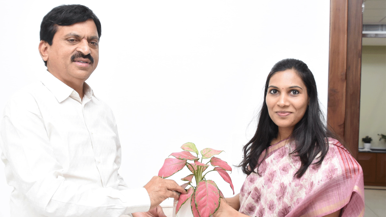 Bhu Bharati Act | భూసమస్యల పరిష్కారమే లక్ష్యంగా పనిచేయాలి : పొంగులేటి Bhu Bharati Act | భూసమస్యల పరిష్కారమే లక్ష్యంగా పనిచేయాలి : పొంగులేటి