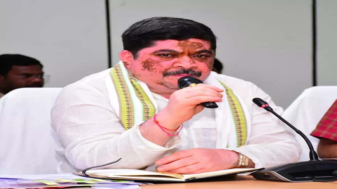 ponnam Prabhakar: ‘ఇందిరమ్మ’ లబ్ధిదారులకు 8 ట్రాక్టర్ల ఇసుక ఫ్రీ ponnam Prabhakar: ‘ఇందిరమ్మ’ లబ్ధిదారులకు 8 ట్రాక్టర్ల ఇసుక ఫ్రీ