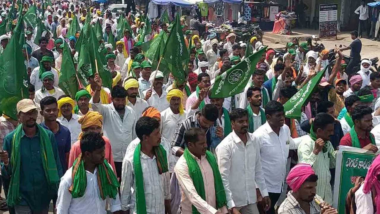 Kagaznagar Tiger Conservation: కాగజ్ నగర్ టైగర్ కన్జర్వేషన్ పై ఆదివాసీల తిరుగుబాటు! Kagaznagar Tiger Conservation: కాగజ్ నగర్ టైగర్ కన్జర్వేషన్ పై ఆదివాసీల తిరుగుబాటు!