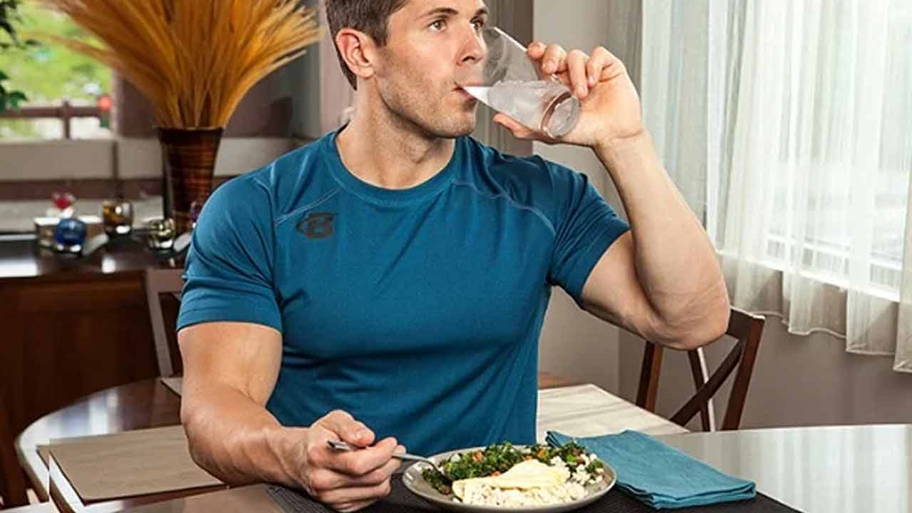 Health Tips | భోజనం మధ్యలో నీళ్లు తాగుతున్నారా..? ‘షుగర్’ కొన్ని తెచ్చుకున్నట్టే..! Health Tips | భోజనం మధ్యలో నీళ్లు తాగుతున్నారా..? ‘షుగర్’ కొన్ని తెచ్చుకున్నట్టే..!