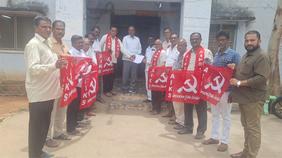 సాగునీరు విడుదల చేయాలి సాగునీరు విడుదల చేయాలి