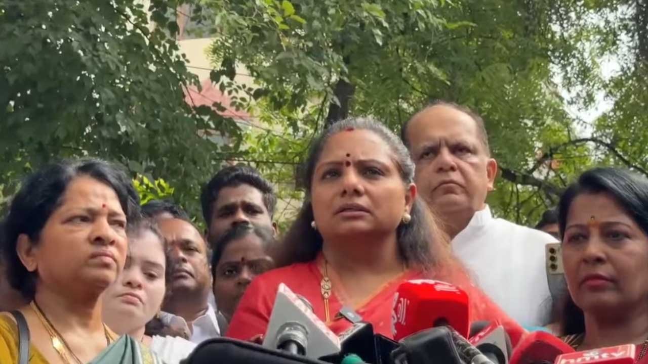 Kavitha| తీన్మార్ మల్లన్నను అరెస్ట్ చేయాలి: కవిత Kavitha| తీన్మార్ మల్లన్నను అరెస్ట్ చేయాలి: కవిత