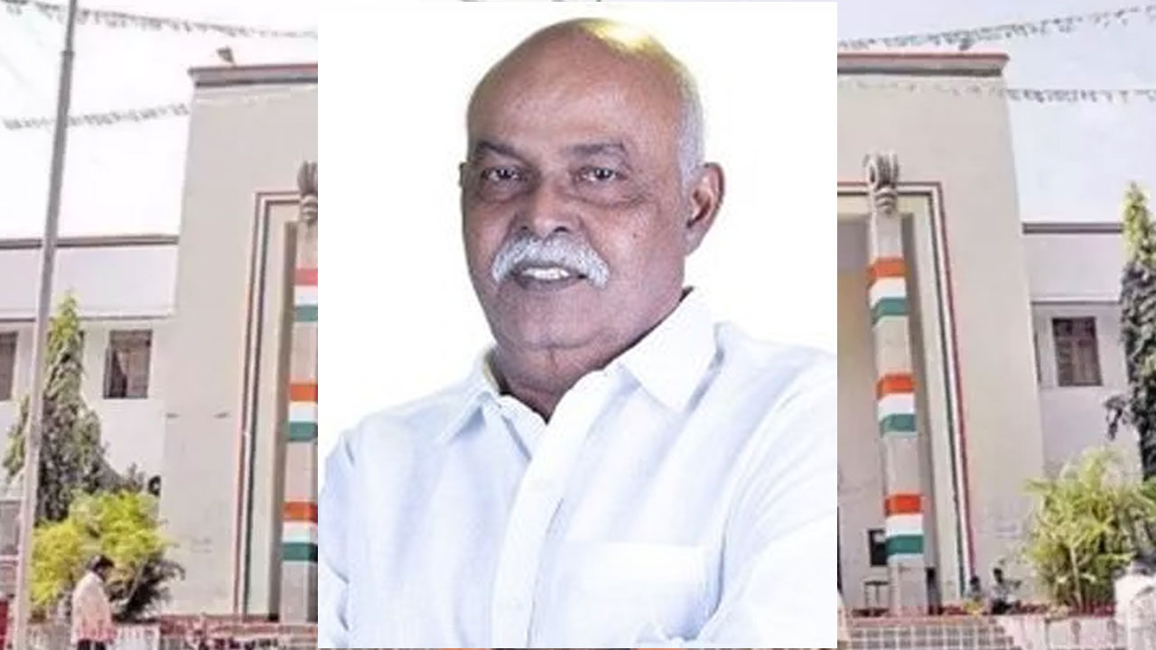 MLA Prem Sagar Rao | కాంగ్రెస్ నేతలతో ఖర్గే భేటీ.. అలిగి వెళ్లిపోయిన ఎమ్మెల్యే ప్రేమ్ సాగర్! MLA Prem Sagar Rao | కాంగ్రెస్ నేతలతో ఖర్గే భేటీ.. అలిగి వెళ్లిపోయిన ఎమ్మెల్యే ప్రేమ్ సాగర్!