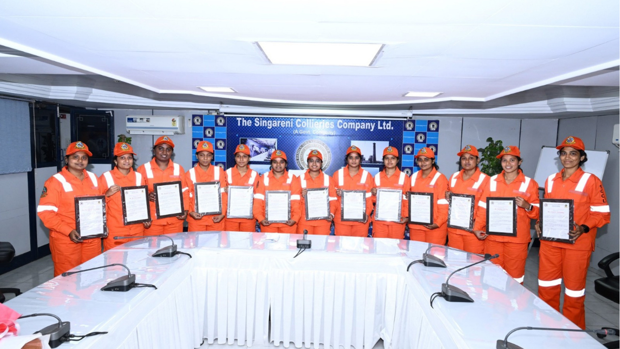 First Women Rescue Team in Singareni | విపత్తు సహాయక దళాల్లో సింగరేణి నారీ దళం First Women Rescue Team in Singareni | విపత్తు సహాయక దళాల్లో సింగరేణి నారీ దళం