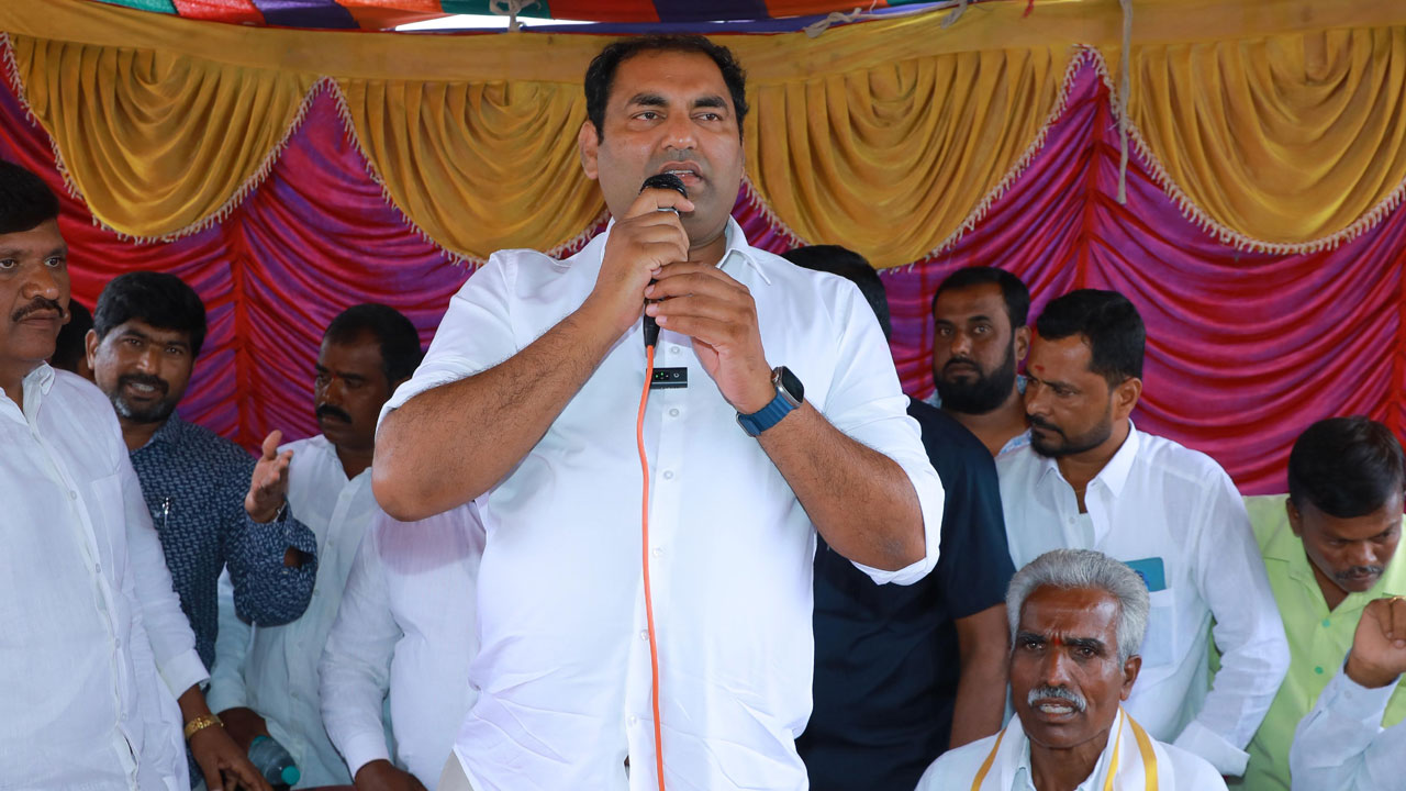 Banakacharla | బనకచర్ల ఆగాలంటే.. తెలంగాణలో బాబు కోవర్టుల ఇళ్లకు నల్లా, కరెంటు బంద్ చేయాలె : ఎమ్మెల్యే అనిరుధ్ సంచలన వ్యాఖ్యలు Banakacharla | బనకచర్ల ఆగాలంటే.. తెలంగాణలో బాబు కోవర్టుల ఇళ్లకు నల్లా, కరెంటు బంద్ చేయాలె : ఎమ్మెల్యే అనిరుధ్ సంచలన వ్యాఖ్యలు