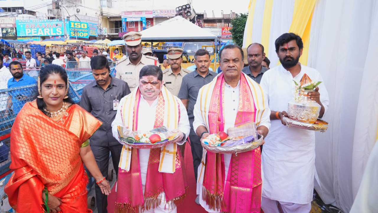 Laldarwaja Bonalu| ఘనంగా లాల్దర్వాజా సింహవాహిని మహాంకాళి అమ్మవారి బోనాలు Laldarwaja Bonalu| ఘనంగా లాల్దర్వాజా సింహవాహిని మహాంకాళి అమ్మవారి బోనాలు