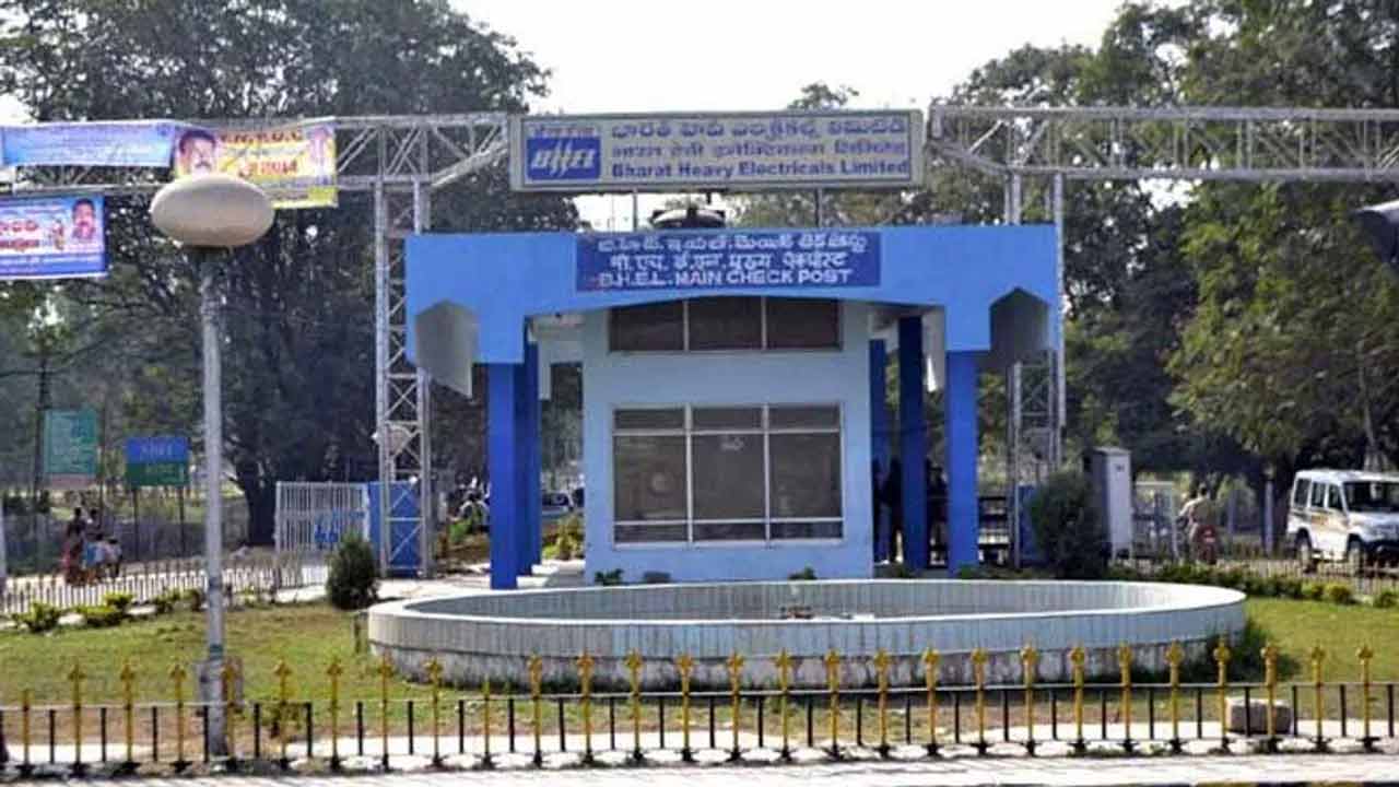 BHEL | బీహెచ్ఈఎల్లో కొలువుల జాతర.. ఐటీఐ అర్హతతో 515 పోస్టుల భర్తీకి నోటిఫికేషన్ BHEL | బీహెచ్ఈఎల్లో కొలువుల జాతర.. ఐటీఐ అర్హతతో 515 పోస్టుల భర్తీకి నోటిఫికేషన్