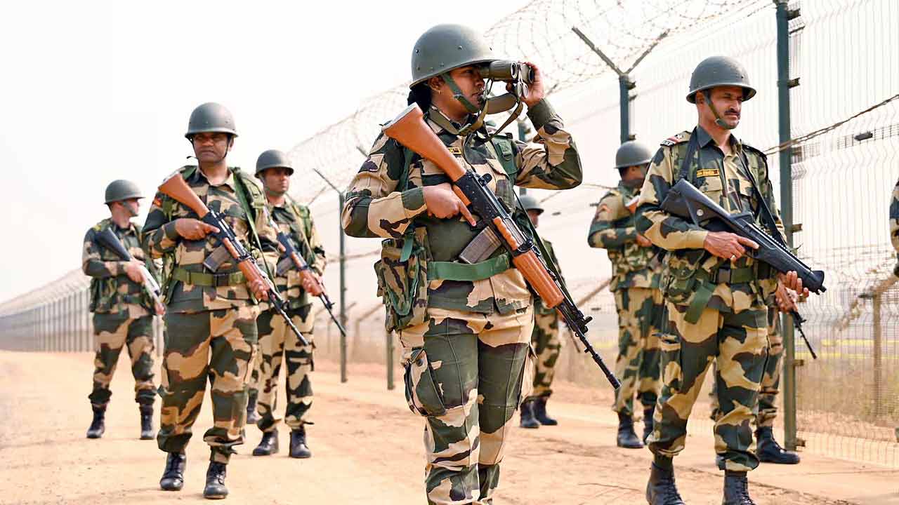 BSF | బీఎస్ఎఫ్లో భారీగా కొలువులు.. 3588 కానిస్టేబుళ్ల భర్తీకి నోటిఫికేషన్ BSF | బీఎస్ఎఫ్లో భారీగా కొలువులు.. 3588 కానిస్టేబుళ్ల భర్తీకి నోటిఫికేషన్