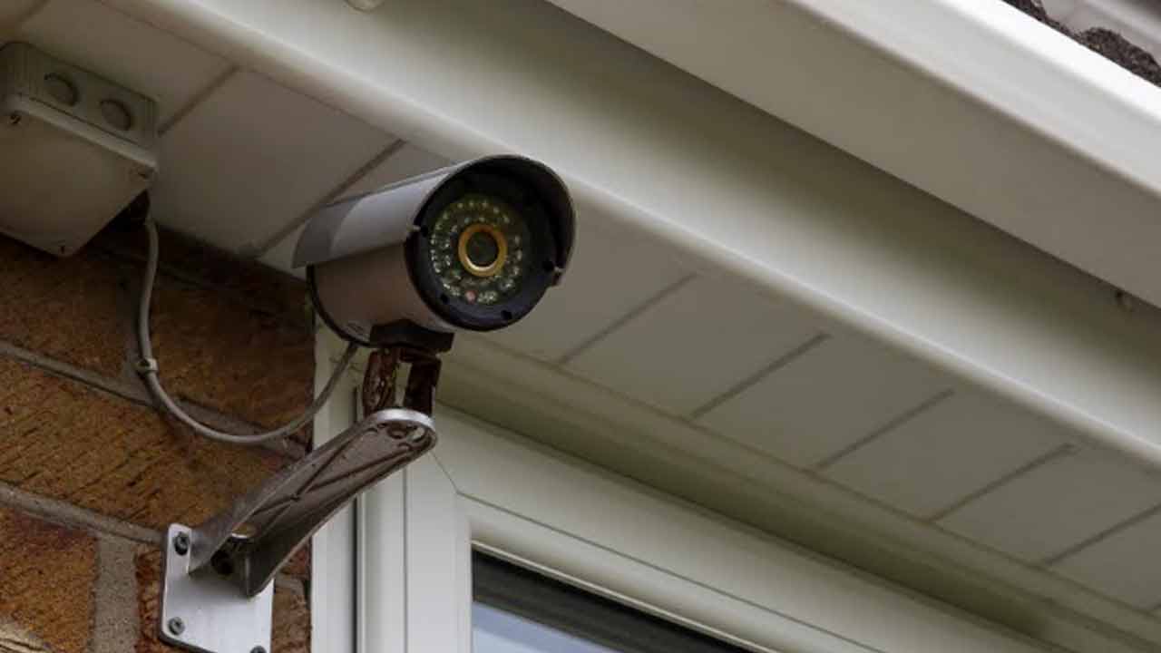 Vastu Tips to CCTV Cameras | బీ కేర్ఫుల్.. సీసీటీవీ కెమెరాలకు కూడా వాస్తు నియమాలు..! Vastu Tips to CCTV Cameras | బీ కేర్ఫుల్.. సీసీటీవీ కెమెరాలకు కూడా వాస్తు నియమాలు..!