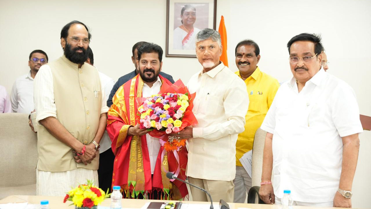 ఇద్దరు సీఎంల నీటి పంచాయితీ! ఇద్దరు సీఎంల నీటి పంచాయితీ!