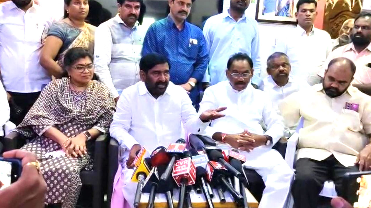 Jagadish Reddy | ఉత్తమ్, వెంకట్రెడ్డి అసమర్ధ మంత్రులు.. : మాజీ మంత్రి జగదీష్ రెడ్డి విమర్శలు Jagadish Reddy | ఉత్తమ్, వెంకట్రెడ్డి అసమర్ధ మంత్రులు.. : మాజీ మంత్రి జగదీష్ రెడ్డి విమర్శలు