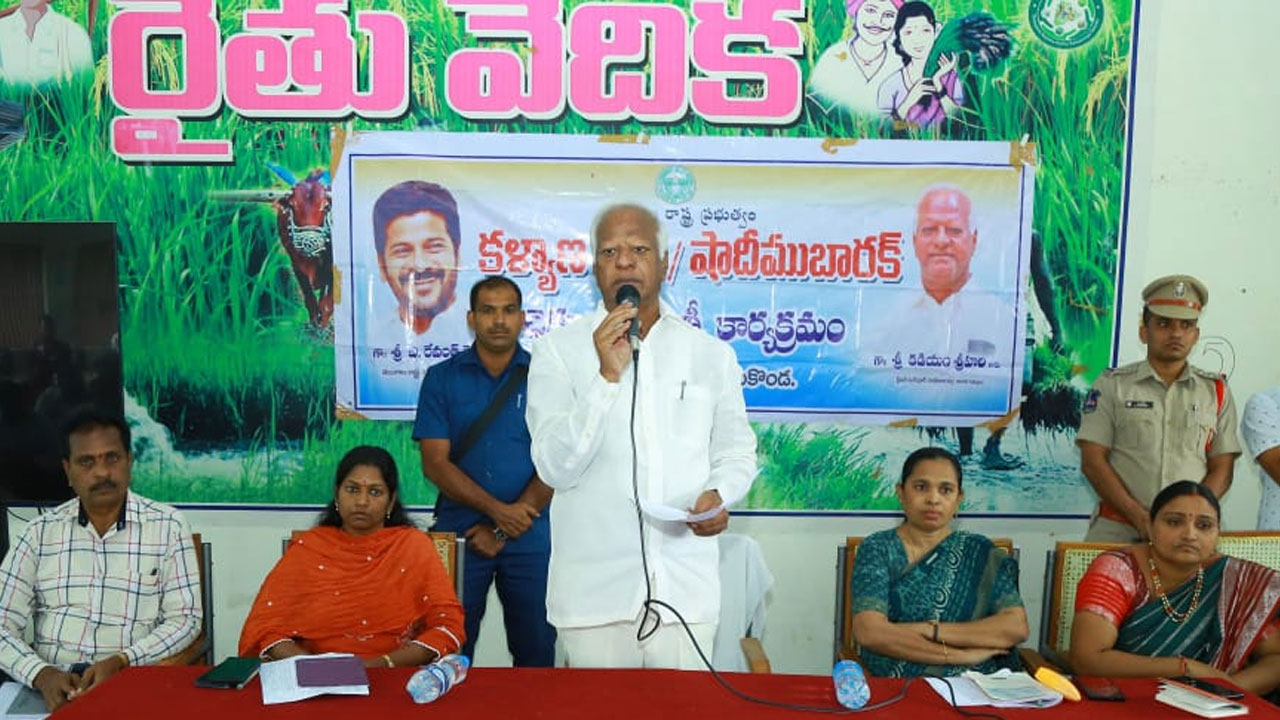 Kadiyam Srihari | కాళేశ్వరం కూలడానికి కేసీఆర్, హరీష్ కారణం : మాజీ ఉపముఖ్యమంత్రి కడియం శ్రీహరి Kadiyam Srihari | కాళేశ్వరం కూలడానికి కేసీఆర్, హరీష్ కారణం : మాజీ ఉపముఖ్యమంత్రి కడియం శ్రీహరి