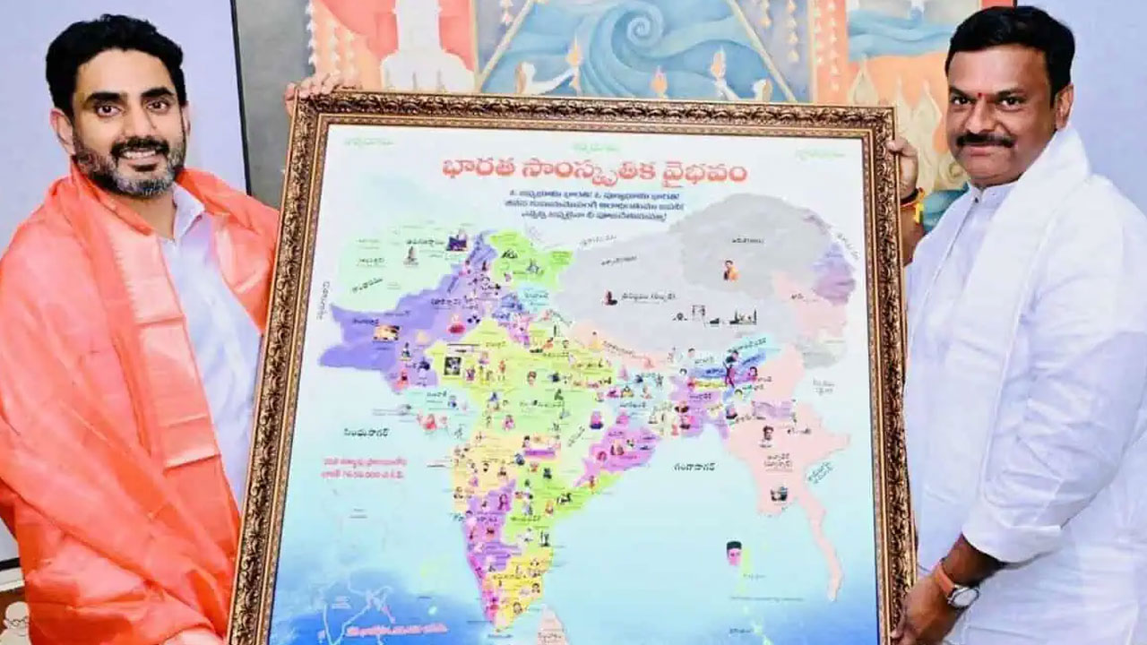BRS Telangana Sentiment Politics | మళ్లీ సెంటి’మంటల్’! బీఆర్ఎస్కు అందివచ్చిన అఖండ భారత్ మ్యాప్ BRS Telangana Sentiment Politics | మళ్లీ సెంటి’మంటల్’! బీఆర్ఎస్కు అందివచ్చిన అఖండ భారత్ మ్యాప్