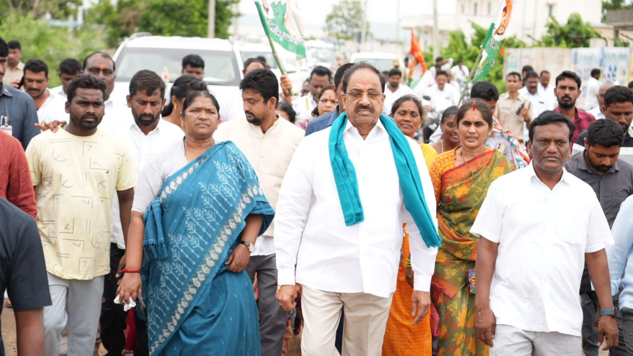 New Seed Law | నకిలీ విత్తనాలతో రైతులు మోసపోవద్దు: మంత్రులు తుమ్మల, సీతక్క New Seed Law | నకిలీ విత్తనాలతో రైతులు మోసపోవద్దు: మంత్రులు తుమ్మల, సీతక్క