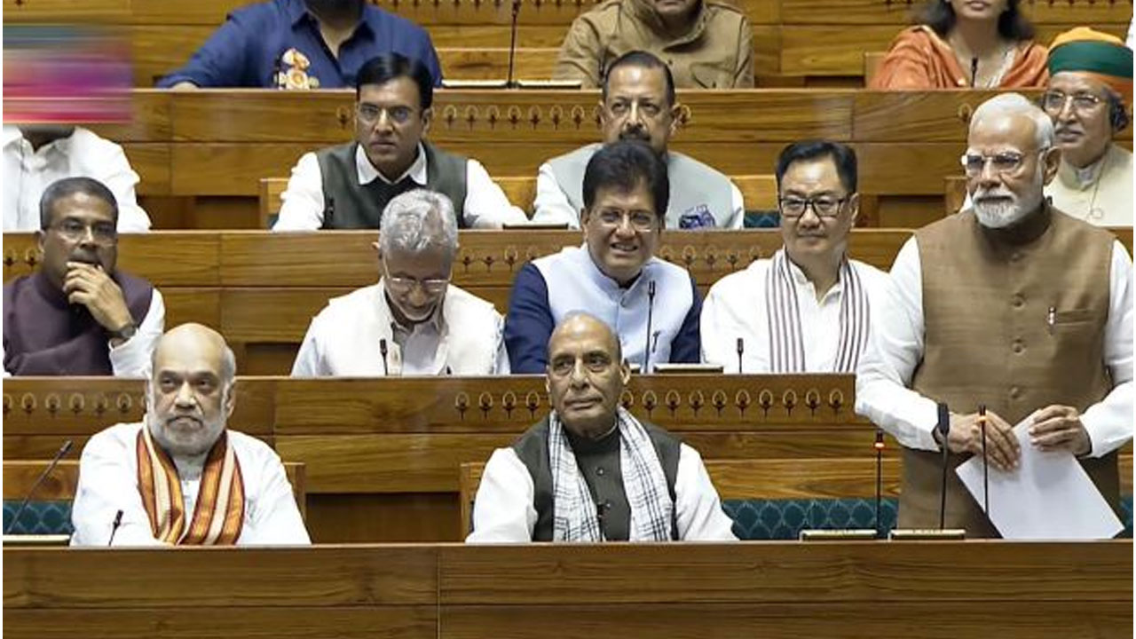 Operation Sindoor | పాక్ డీజీఎం బతిమాలితేనే ఆపరేషన్ సిందూర్ ఆపాం : లోక్సభలో ప్రధాని మోదీ Operation Sindoor | పాక్ డీజీఎం బతిమాలితేనే ఆపరేషన్ సిందూర్ ఆపాం : లోక్సభలో ప్రధాని మోదీ