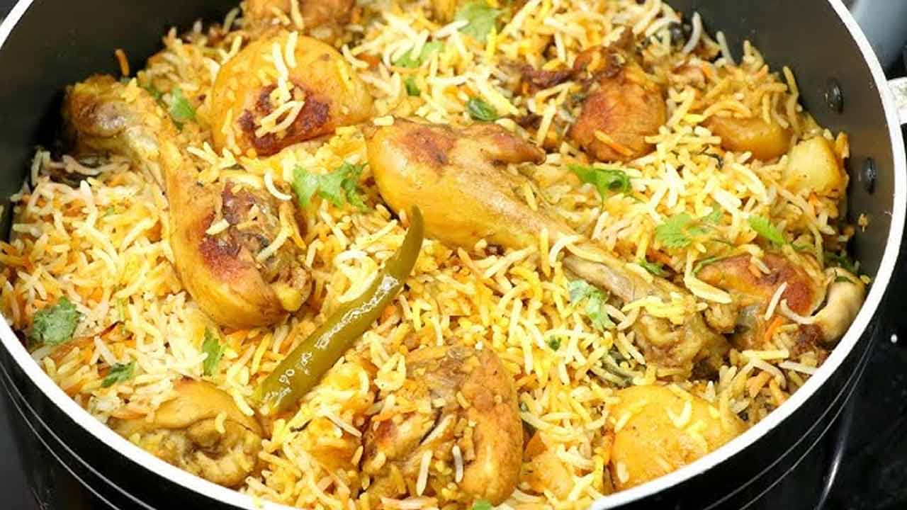 Chicken biryani with potatoes | ‘ఆలూ చికెన్ బిర్యానీ’.. ఆహా ఏమి రుచి అంటూ లొట్టలేసుకుంటూ తింటారు..! Chicken biryani with potatoes | ‘ఆలూ చికెన్ బిర్యానీ’.. ఆహా ఏమి రుచి అంటూ లొట్టలేసుకుంటూ తింటారు..!