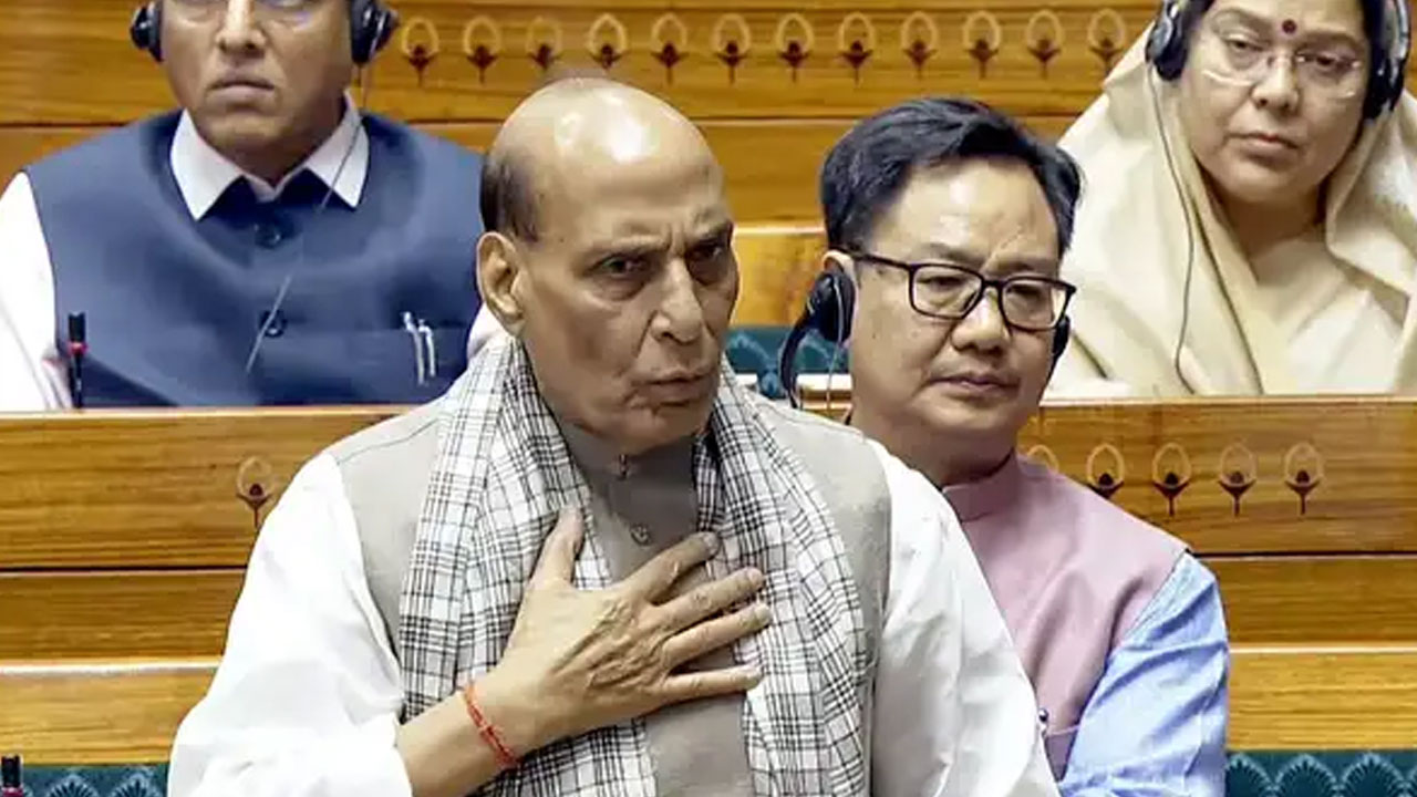Operation Sindoor Parliament | ఆపరేషన్ సిందూర్ తో 100మందికి పైగా ఉగ్రవాదులను హతమార్చాం : రాజ్నాథ్ సింగ్ Operation Sindoor Parliament | ఆపరేషన్ సిందూర్ తో 100మందికి పైగా ఉగ్రవాదులను హతమార్చాం : రాజ్నాథ్ సింగ్