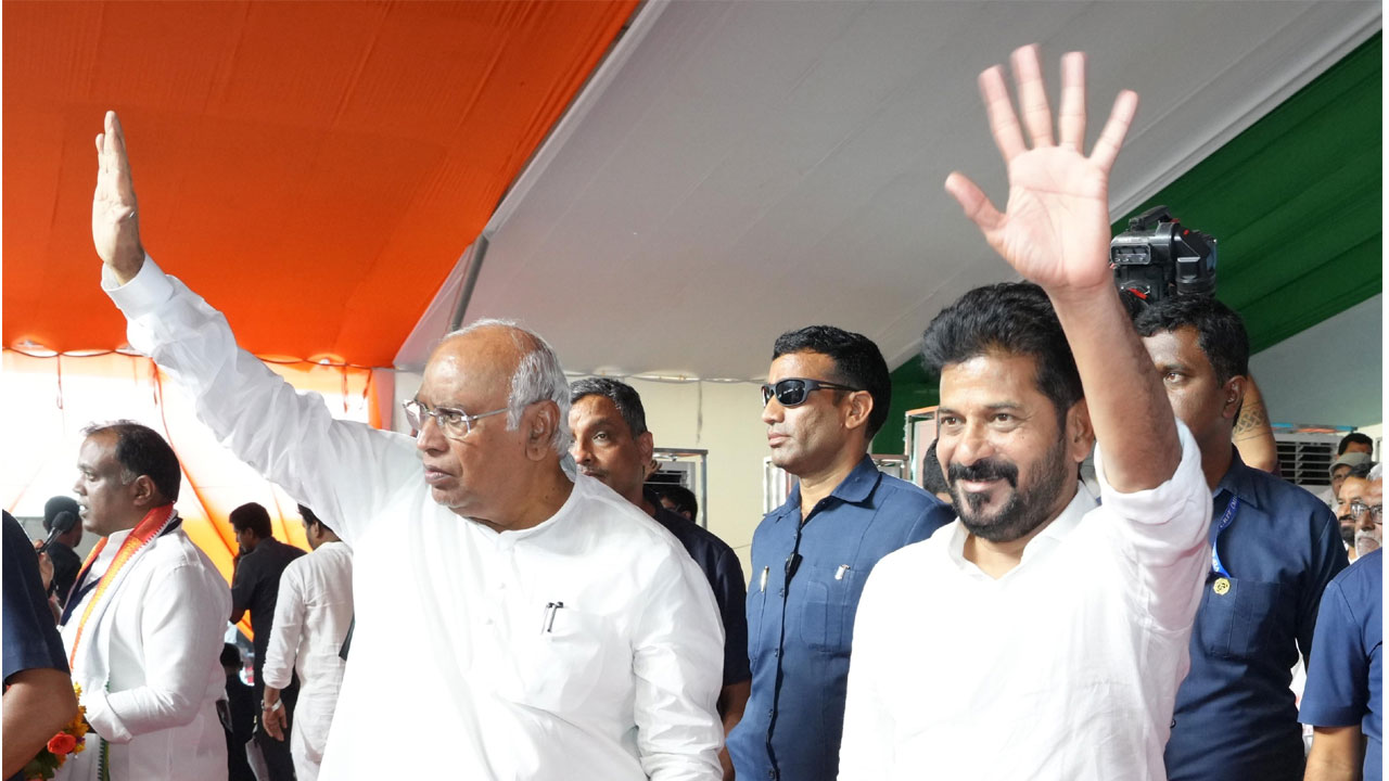 CM Revanth Reddy | వచ్చే అసెంబ్లీ ఎన్నికల్లో మళ్లీ కాంగ్రెస్.. ఈసారి సెంచరీ ఖాయం : సీఎం రేవంత్రెడ్డి CM Revanth Reddy | వచ్చే అసెంబ్లీ ఎన్నికల్లో మళ్లీ కాంగ్రెస్.. ఈసారి సెంచరీ ఖాయం : సీఎం రేవంత్రెడ్డి