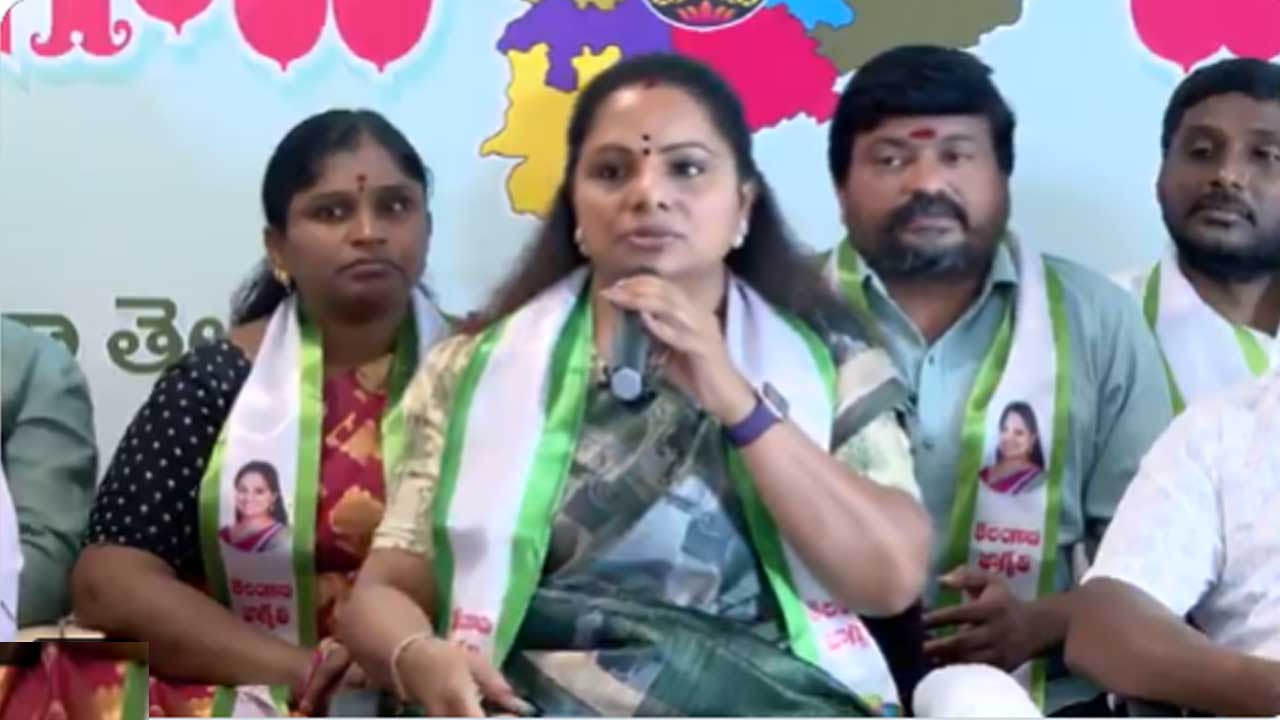 Kavitha| బీసీ రిజర్వేషన్లపై ఆర్డినెన్స్ కరెక్టే.. బీఆరెస్ వాళ్లు నాదారికి రావాల్సిందే : ఎమ్మెల్సీ కవిత Kavitha| బీసీ రిజర్వేషన్లపై ఆర్డినెన్స్ కరెక్టే.. బీఆరెస్ వాళ్లు నాదారికి రావాల్సిందే : ఎమ్మెల్సీ కవిత