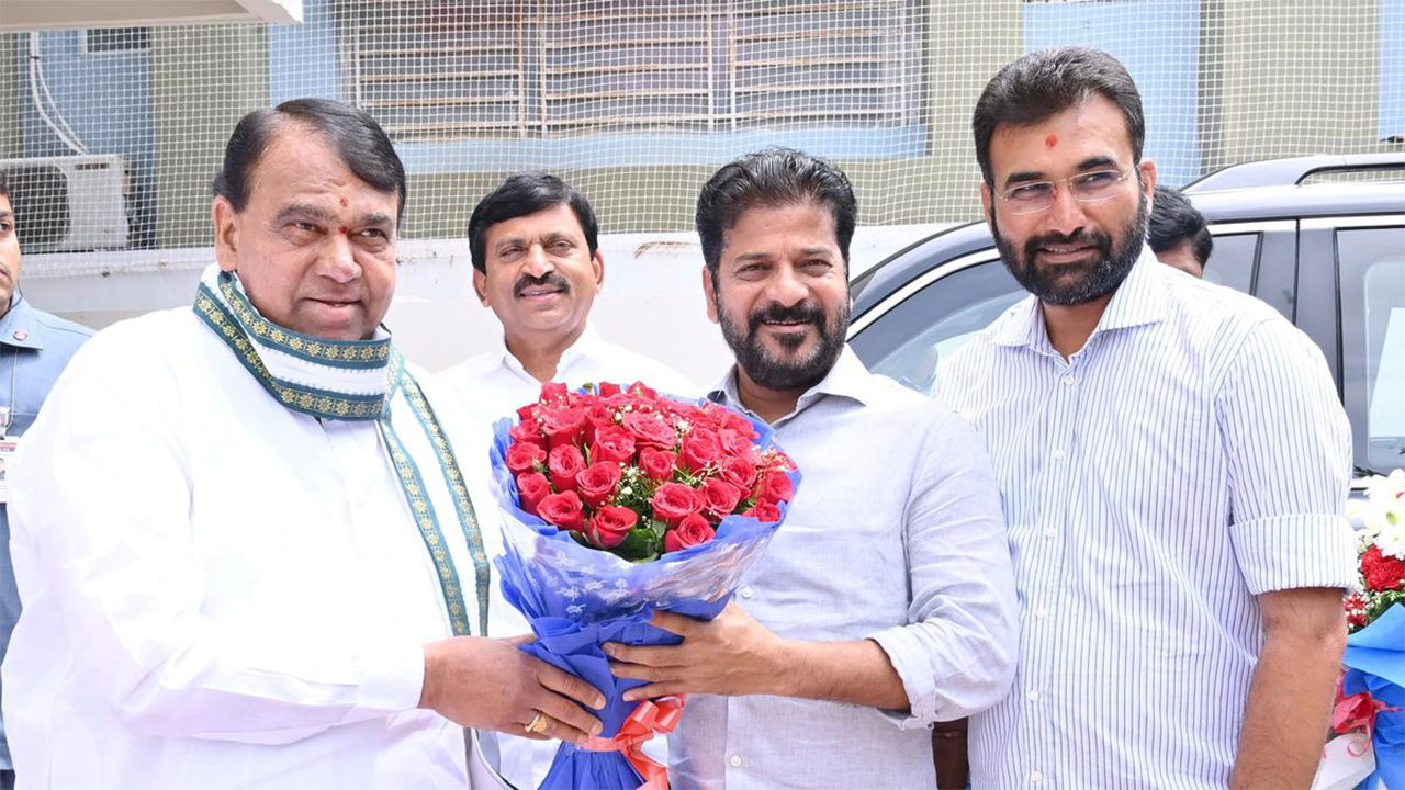 పోచారం శ్రీనివాస్ రెడ్డి : ప్రజల కోసమే పార్టీ మారాను పోచారం శ్రీనివాస్ రెడ్డి : ప్రజల కోసమే పార్టీ మారాను