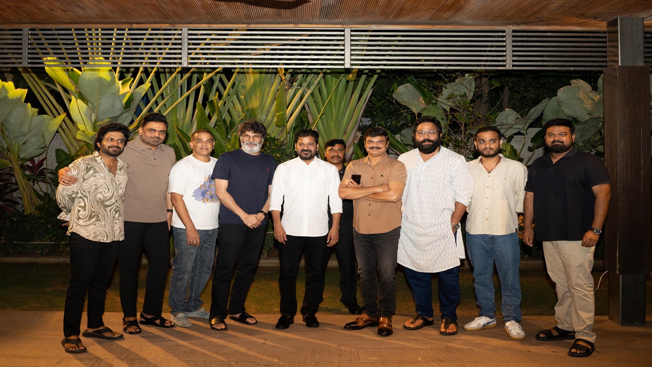 సినీ ఇండస్ట్రీ విషయంలో నేను న్యూట్రల్: సీఎం రేవంత్ రెడ్డి సినీ ఇండస్ట్రీ విషయంలో నేను న్యూట్రల్: సీఎం రేవంత్ రెడ్డి