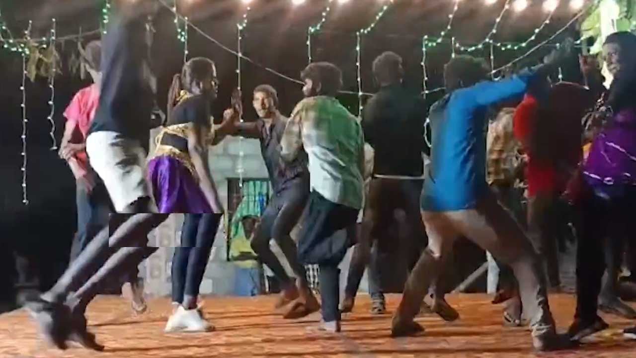 Ganesh festival dance| వినాయక చవితి మండపాల వద్ద అశ్లీల నృత్యాలు! Ganesh festival dance| వినాయక చవితి మండపాల వద్ద అశ్లీల నృత్యాలు!