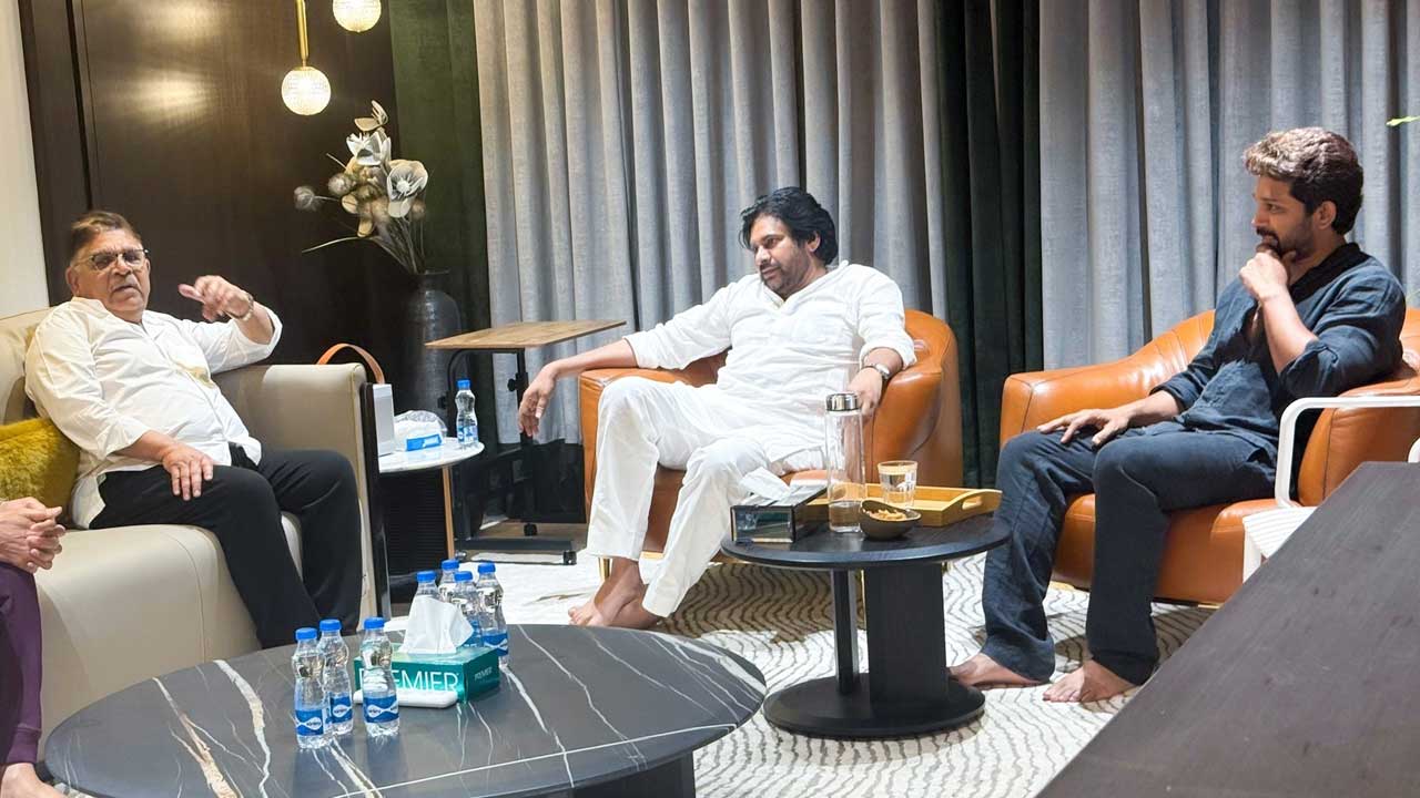 Pawan Kalyan| అల్లు ఫ్యామిలీకి పవన్ కల్యాణ్ పరామర్శ Pawan Kalyan| అల్లు ఫ్యామిలీకి పవన్ కల్యాణ్ పరామర్శ