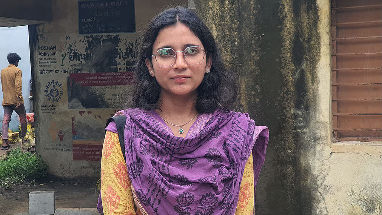 Satyasha Leuva | కేరళ విద్యార్థి రాజకీయాలే స్ఫూర్తి.. గుజరాత్లో గ్రామ సర్పంచ్గా యువతి Satyasha Leuva | కేరళ విద్యార్థి రాజకీయాలే స్ఫూర్తి.. గుజరాత్లో గ్రామ సర్పంచ్గా యువతి