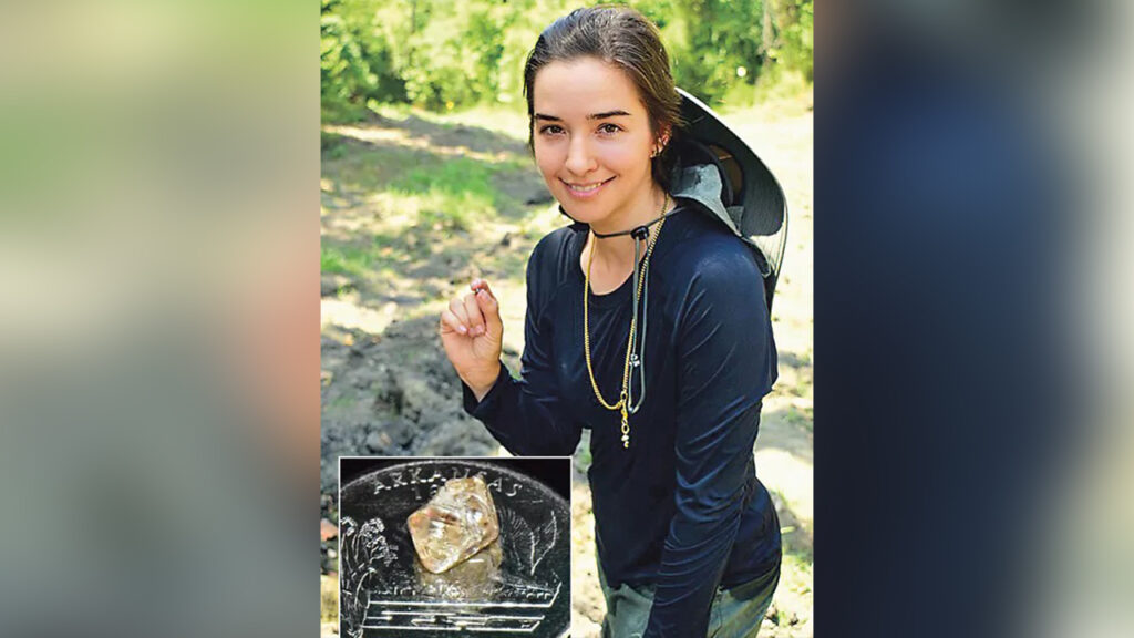 woman-finds-2-carat-white-diamond-in-arkansas-park