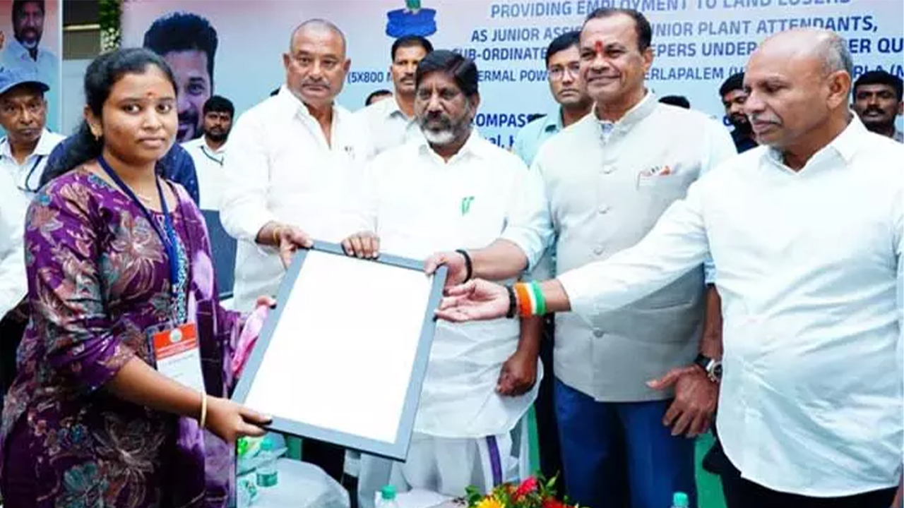 Yadadri Power Plant : దేశంలో ఉత్తమ గ్రీన్ పవర్ ఉత్పత్తికి కేంద్రంగా తెలంగాణ Yadadri Power Plant : దేశంలో ఉత్తమ గ్రీన్ పవర్ ఉత్పత్తికి కేంద్రంగా తెలంగాణ