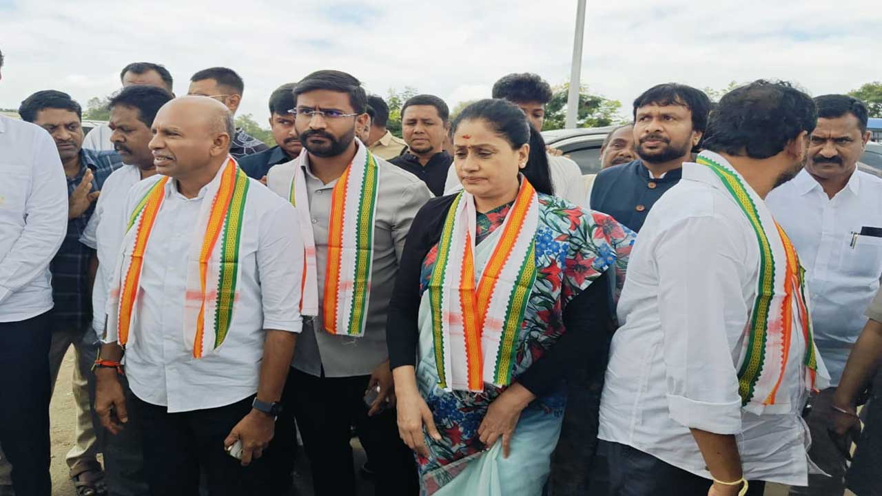 Congress MLCs| కామారెడ్డి వరద ప్రాంతాల్లో పర్యటించిన కాంగ్రెస్ ఎమ్మెల్సీల బృందం Congress MLCs| కామారెడ్డి వరద ప్రాంతాల్లో పర్యటించిన కాంగ్రెస్ ఎమ్మెల్సీల బృందం