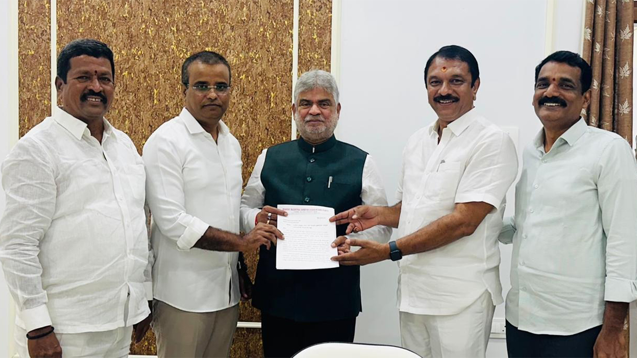 BRS MLA’S Met Speaker : అసెంబ్లీలో మాకు పవర్ పాయింట్ ప్రజెంటేషన్ చాన్స్ ఇవ్వాలి BRS MLA’S Met Speaker : అసెంబ్లీలో మాకు పవర్ పాయింట్ ప్రజెంటేషన్ చాన్స్ ఇవ్వాలి