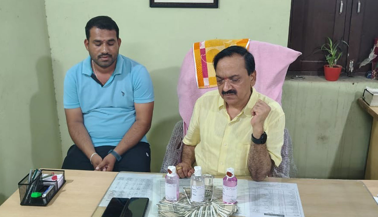 తెలంగాణ ఏసీబీ వలలో జగిత్యాల డీటీవో..22వేలు లంచం తీసుకుంటుండగా పట్టివేత తెలంగాణ ఏసీబీ వలలో జగిత్యాల డీటీవో..22వేలు లంచం తీసుకుంటుండగా పట్టివేత