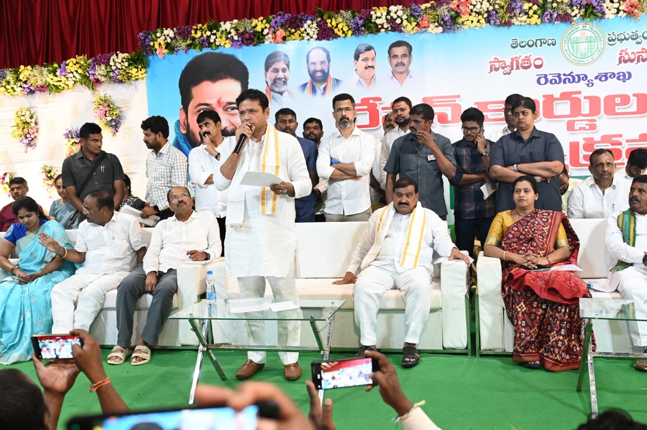 పేదల అభ్యున్నతే ప్రభుత్వ లక్ష్యం: మంత్రి దుద్దిళ్ల పేదల అభ్యున్నతే ప్రభుత్వ లక్ష్యం: మంత్రి దుద్దిళ్ల