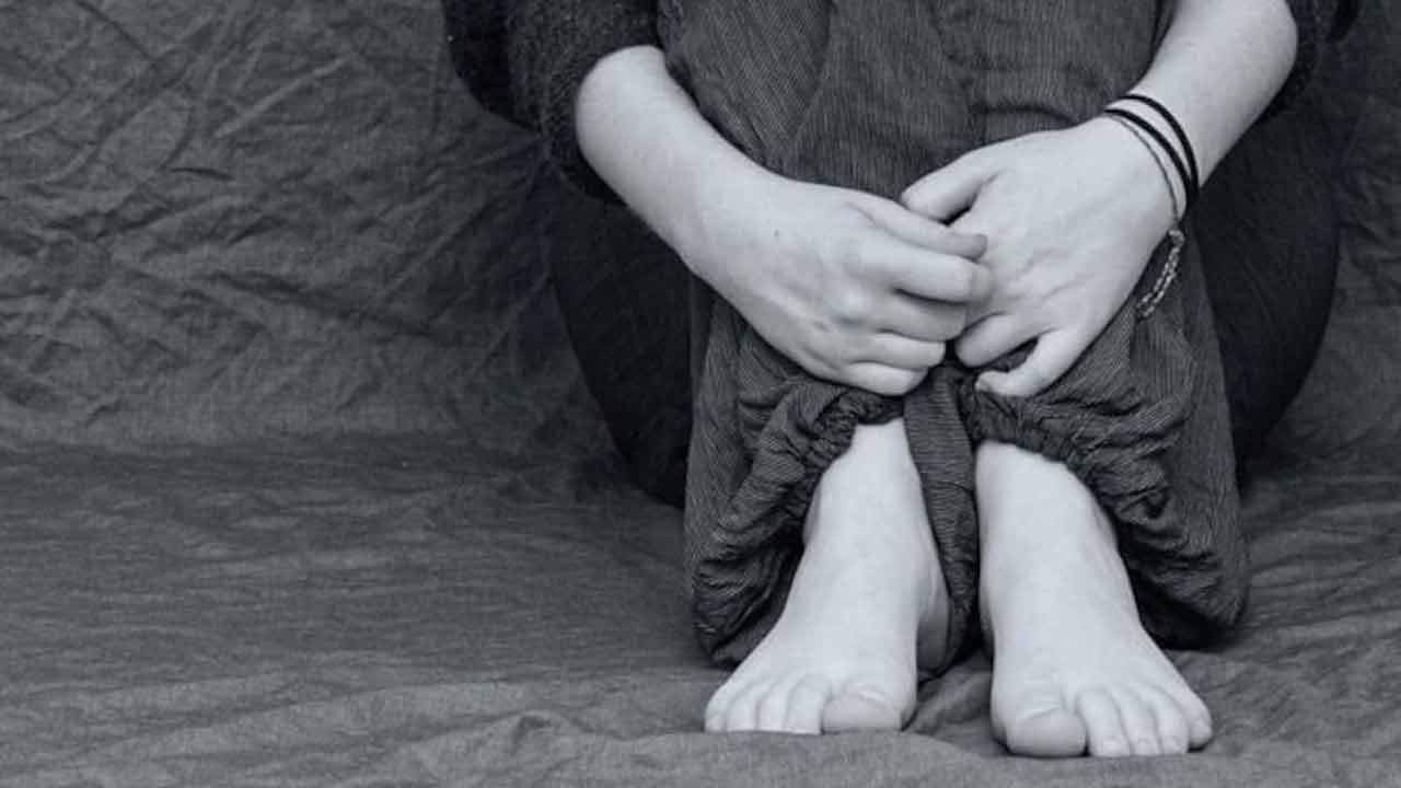 Girl Molest | భయంకర ఘటన.. 14 ఏండ్ల బాలికపై 200 మంది లైంగికదాడి..! Girl Molest | భయంకర ఘటన.. 14 ఏండ్ల బాలికపై 200 మంది లైంగికదాడి..!