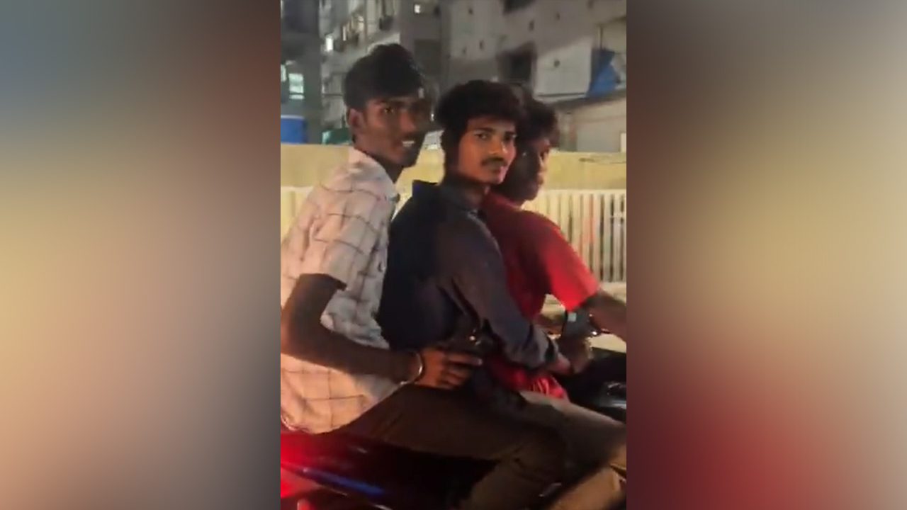 Hyderabad : హైదరాబాద్ రోడ్లపై రెచ్చిపోయిన ఆకతాయిలు! Hyderabad : హైదరాబాద్ రోడ్లపై రెచ్చిపోయిన ఆకతాయిలు!