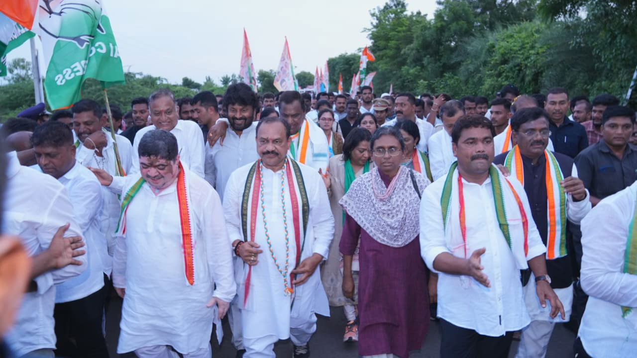 Warangal Congress Politics | మీటింగు, మీటింగే.. గ్రూపులు, గ్రూపులే! ఇదీ వరంగల్ జిల్లాలో కాంగ్రెస్ పార్టీ కథ Warangal Congress Politics | మీటింగు, మీటింగే.. గ్రూపులు, గ్రూపులే! ఇదీ వరంగల్ జిల్లాలో కాంగ్రెస్ పార్టీ కథ