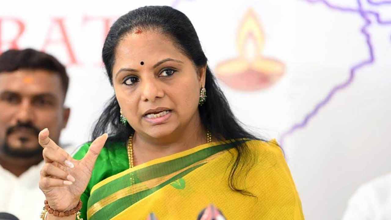 MLC Kavitha | నాపై కక్ష కట్టారు.. బీఆర్ఎస్ పార్టీపై ఎమ్మెల్సీ కవిత సంచలన వ్యాఖ్యలు MLC Kavitha | నాపై కక్ష కట్టారు.. బీఆర్ఎస్ పార్టీపై ఎమ్మెల్సీ కవిత సంచలన వ్యాఖ్యలు