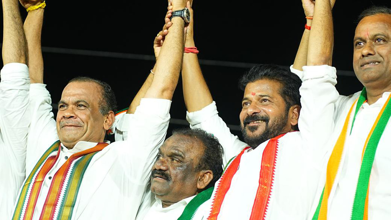 Komatireddy Brothers | సీఎం రేవంత్ రెడ్డిపై కోమటిరెడ్డి బ్రదర్స్ భిన్న స్వరాలు! Komatireddy Brothers | సీఎం రేవంత్ రెడ్డిపై కోమటిరెడ్డి బ్రదర్స్ భిన్న స్వరాలు!
