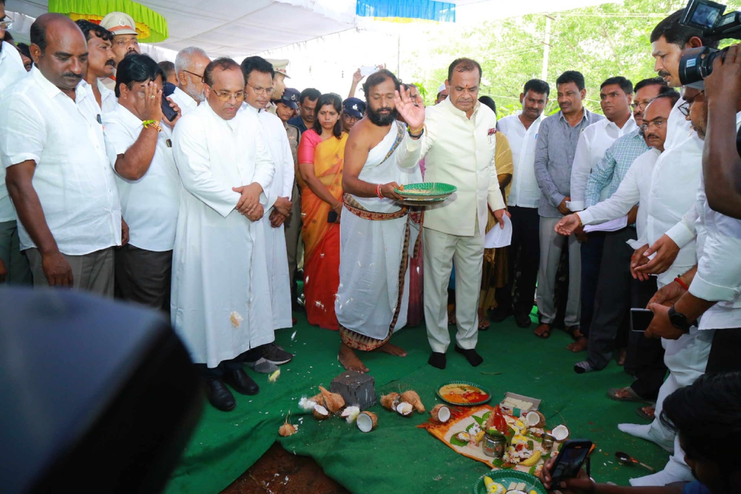 నల్గొండను ఉత్తమ పట్టణంగా తీర్చిదిద్దుతా: మంత్రి కోమటిరెడ్డి నల్గొండను ఉత్తమ పట్టణంగా తీర్చిదిద్దుతా: మంత్రి కోమటిరెడ్డి