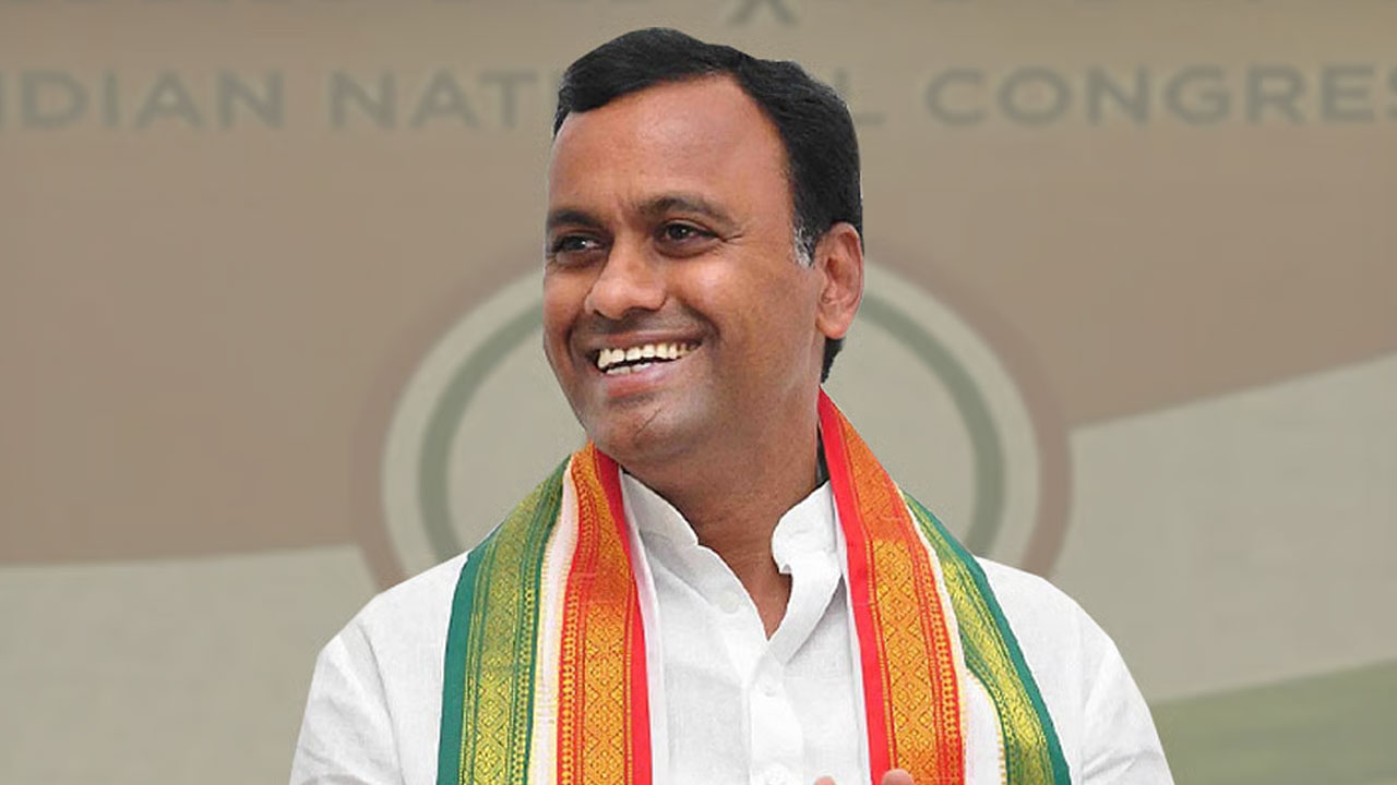 రాజగోపాల్ నోటికి తాళం పడేనా? క్రమశిక్షణ సంఘం నెక్స్ట్ స్టెప్ ఏంటి? రాజగోపాల్ నోటికి తాళం పడేనా? క్రమశిక్షణ సంఘం నెక్స్ట్ స్టెప్ ఏంటి?